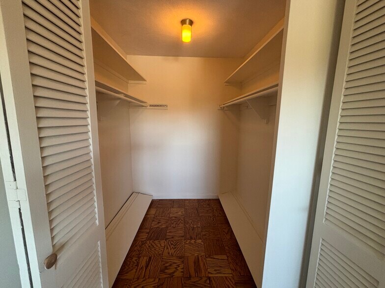 Building Photo - 16 Monmouth Ct