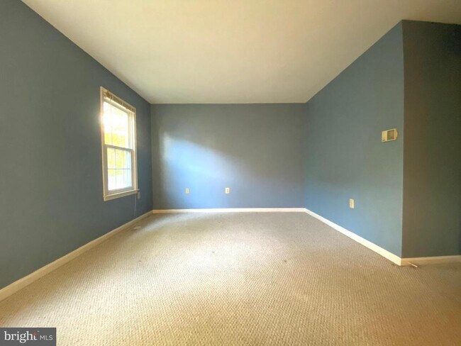 Building Photo - 7684 Green Garland Dr