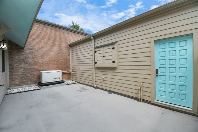 Building Photo - 9632 Bayou Brook St