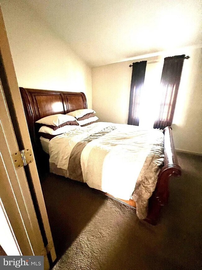 Building Photo - 754 Mechanic St