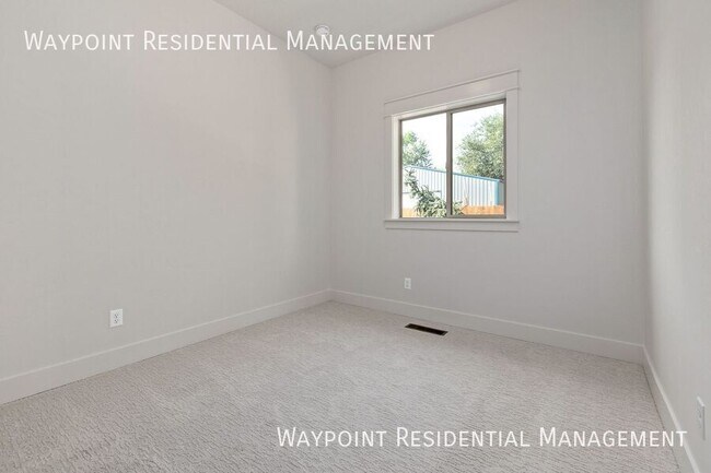Building Photo - 2457 N Ashgrove Ln