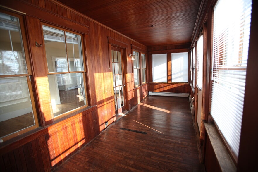 Entry / Sunporch - 7 June St