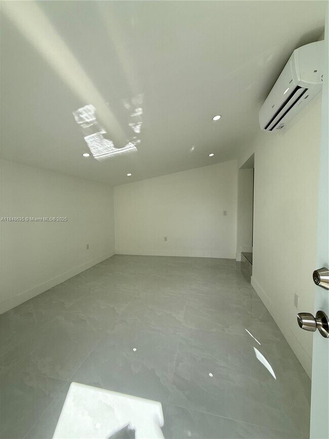 Building Photo - 1310 NW 41st St