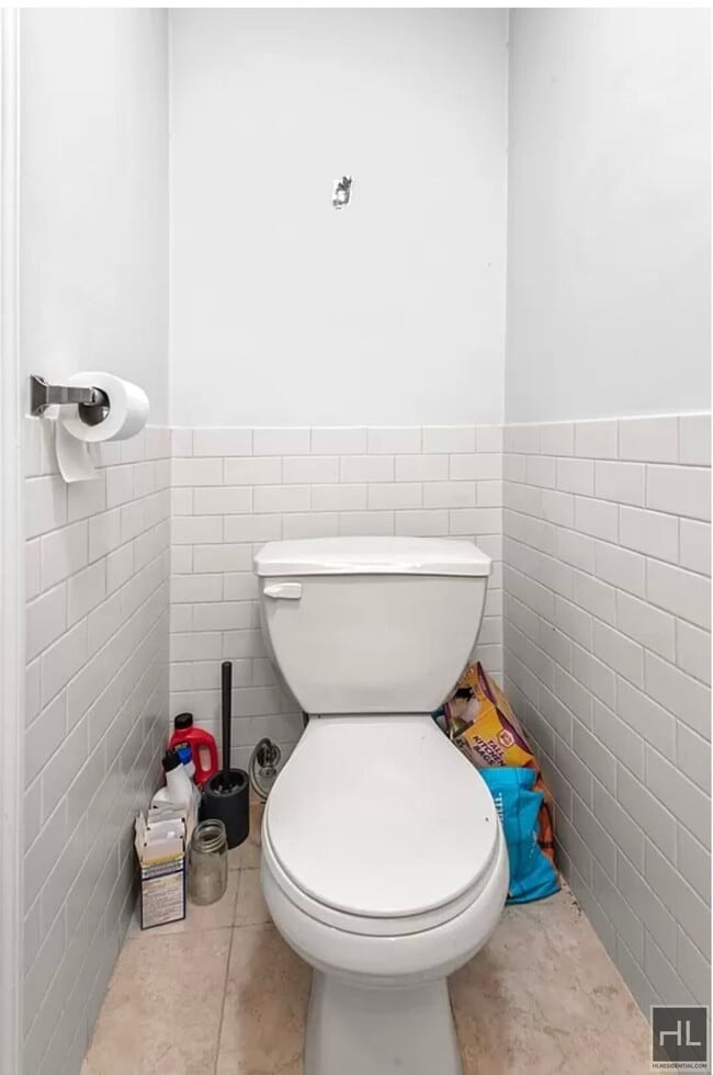 Building Photo - 3BR 1.5BA Duplex w/ Private Backyard & Lau...