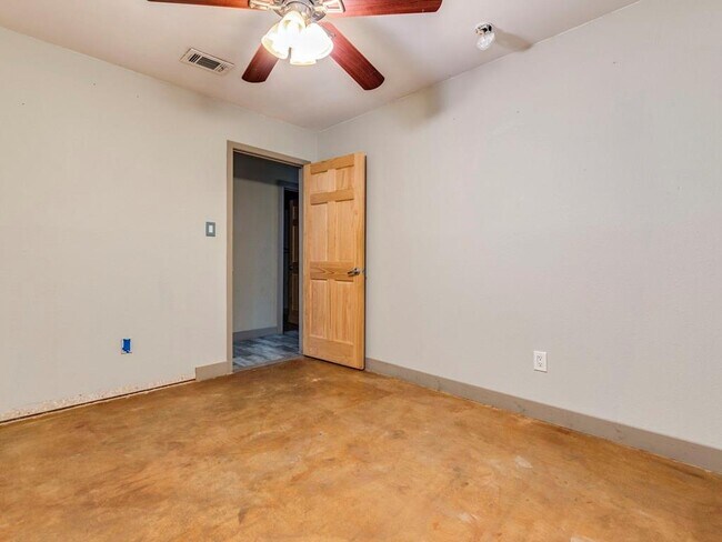 Building Photo - 9805 Murmuring Creek Dr