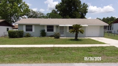 Building Photo - 3 Bedroom 1 Bath available in Marion Oaks