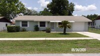 Building Photo - 3 Bedroom 1 Bath available in Marion Oaks