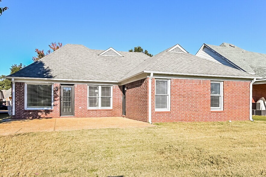 Building Photo - 6480 Cheyenne Dr