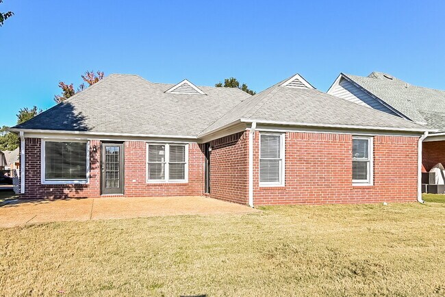 Building Photo - 6480 Cheyenne Dr