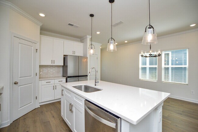 Building Photo - 266 Tiger Lily Dr