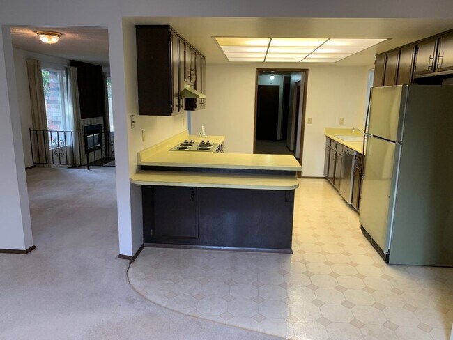 Building Photo - Spacious 3 bed 2 bath rambler home in Boulevard Lane, Renton