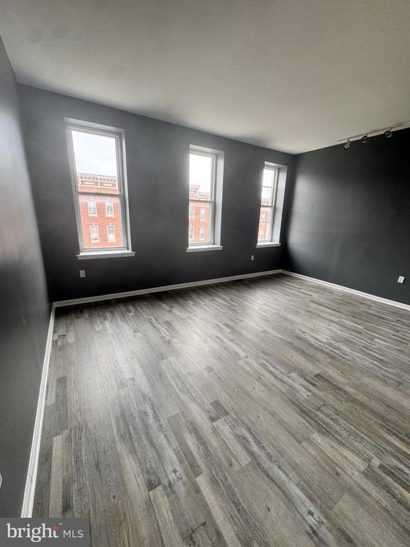 Building Photo - 914 N Fulton Ave