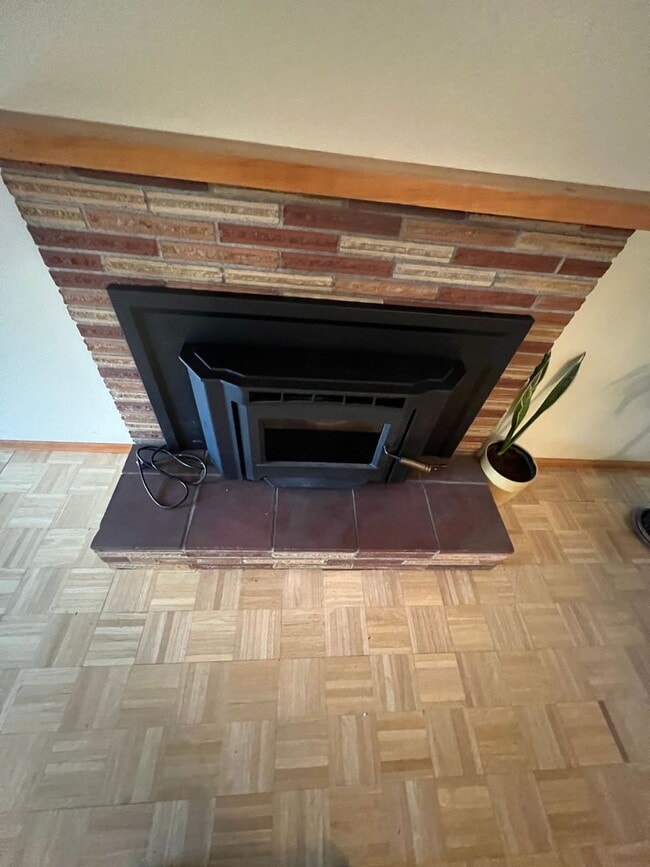 Building Photo - A great connection make all the difference!