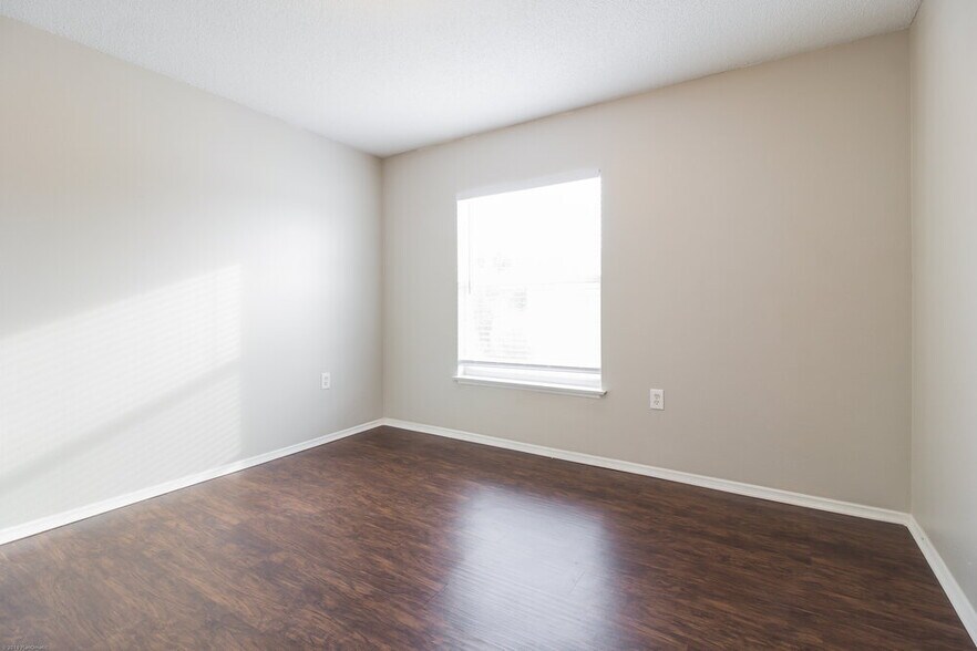 Building Photo - 1849 Meadow Pond Way