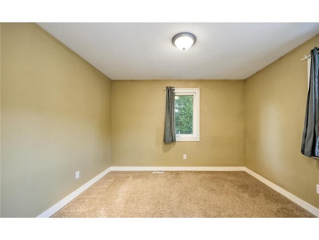 Building Photo - 2327 Cole Ave SE