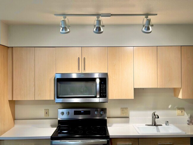 Building Photo - Downtown Bellevue Studio with Balcony, In-...