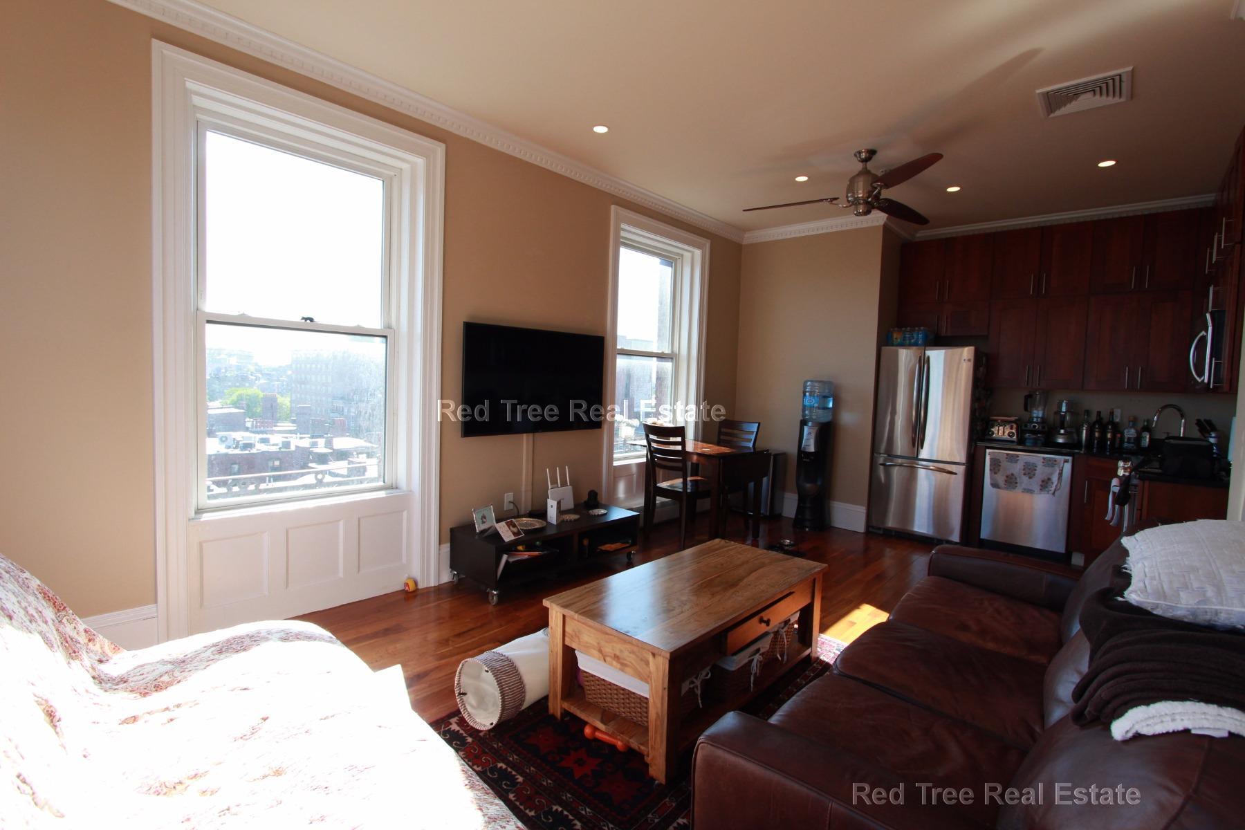 Building Photo - 483 Beacon St