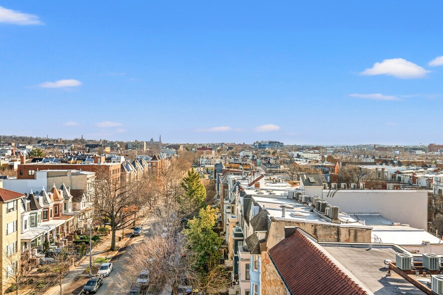 Building Photo - 1390 Kenyon St NW