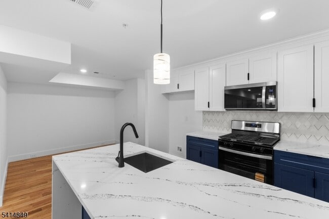 Building Photo - 37 S 7th St