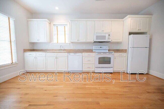 Building Photo - 42 Grove Ln
