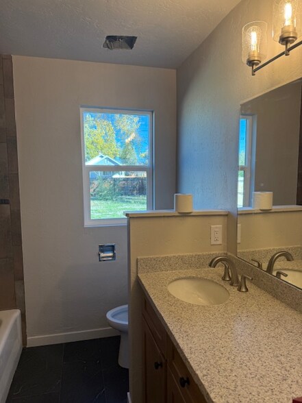 Building Photo - 1590 Hall Ave