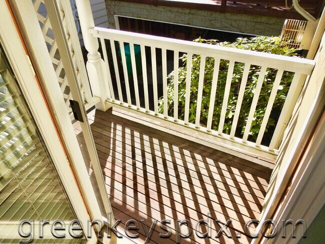 Building Photo - 10197-1136