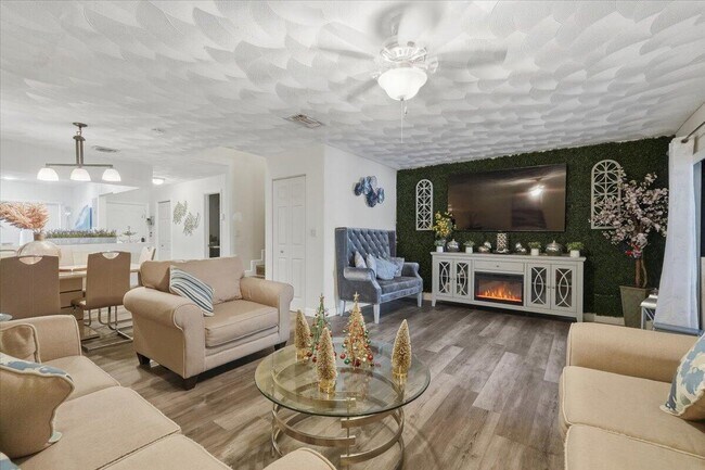 Building Photo - 9240 NW 14th St