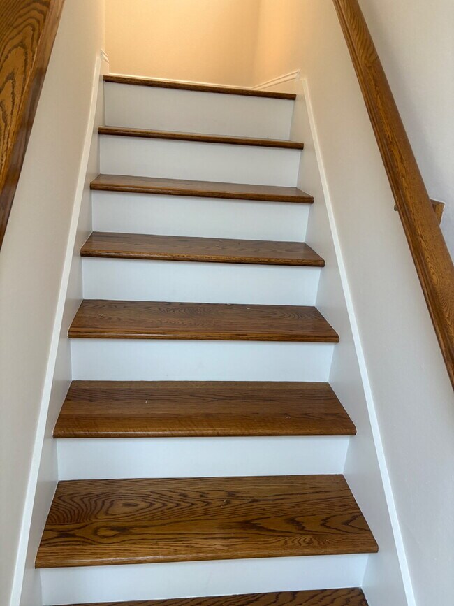 Building Photo - *Move-In Special* Charming 3 bed, 2 bath w...