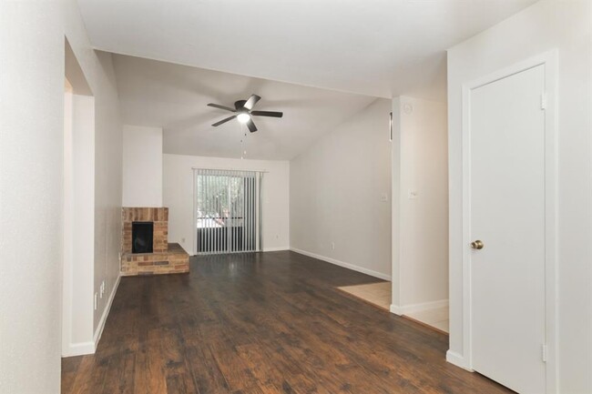 Building Photo - 10555 Turtlewood Ct