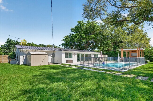 Building Photo - 14220 SW 86th Ave
