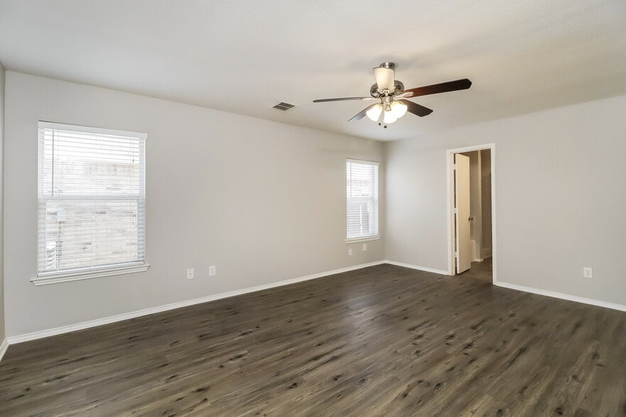 Building Photo - 4649 Sea Ridge Dr