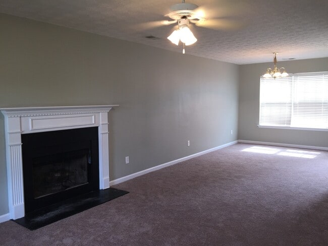 Building Photo - Ola schools 4 bedrooms 2.5 baths on large level lot