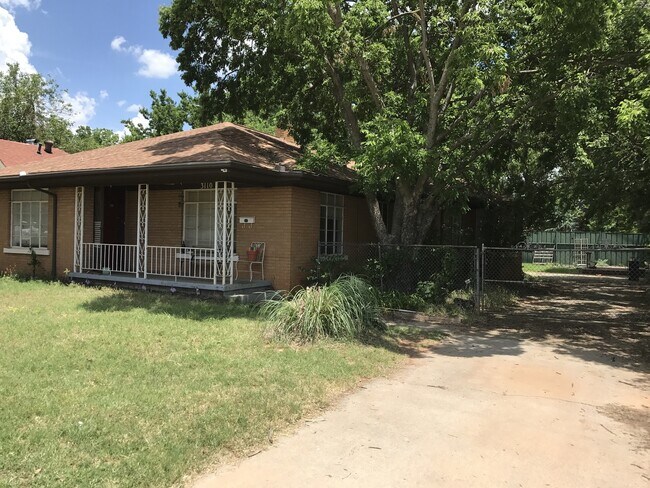 Building Photo - 3 bed home in historic area for rent near the Paseo district, on Hudson between NW 23rd and NW 36th.
