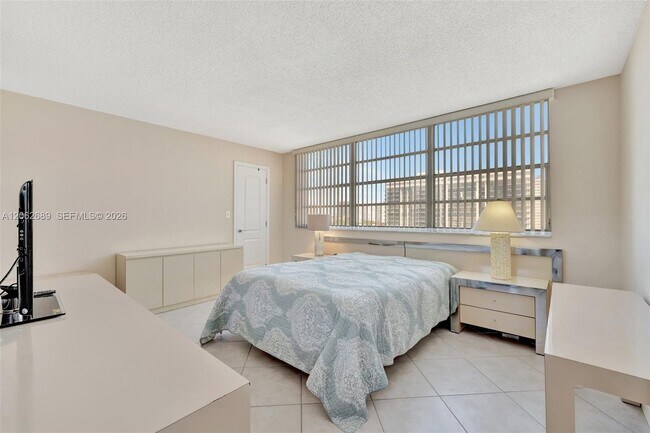 Building Photo - 3113 S Ocean Dr