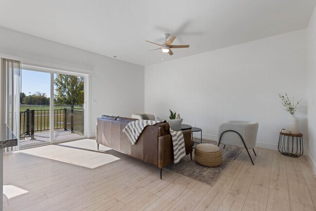 Building Photo - 902 Home Run Ave