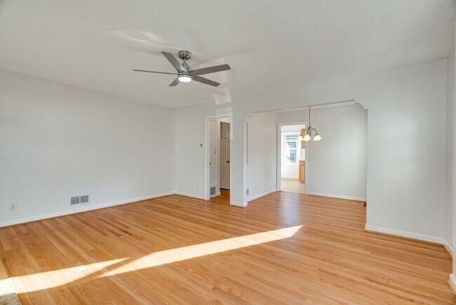 Building Photo - 1937 NE Dekum St