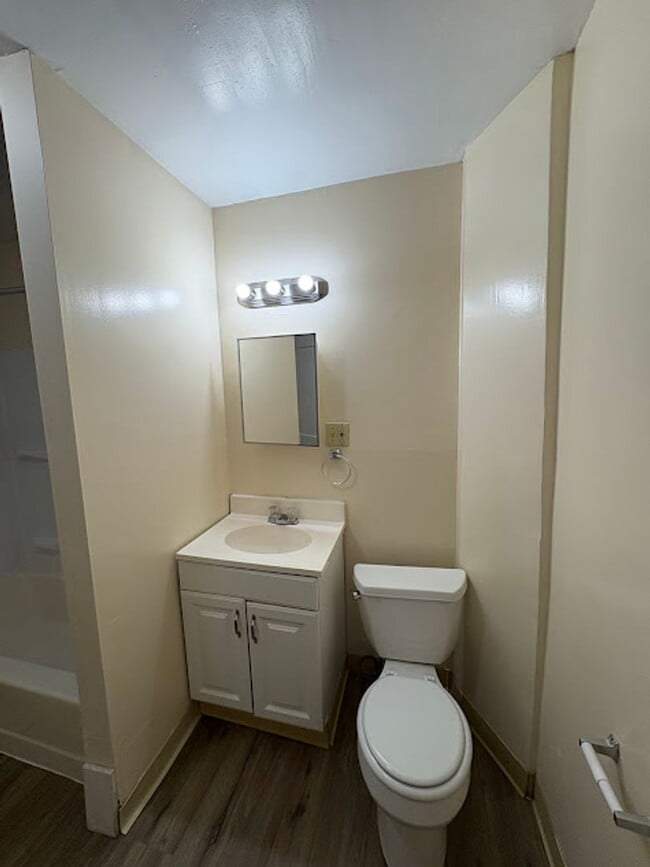 Building Photo - 2 Bedroom 1 Bathroom Home for Rent!