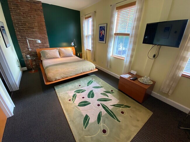 Building Photo - 116 W Newton St