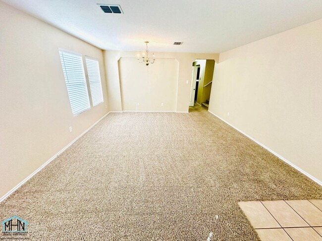 Building Photo - Looking for space, comfort, and convenienc...