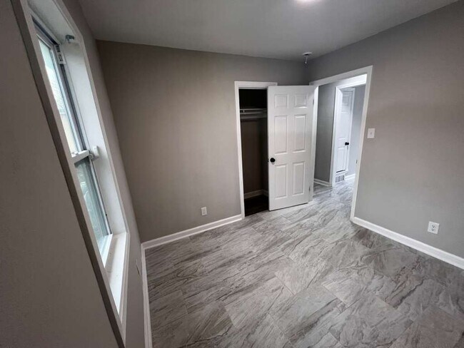 Building Photo - 3927 Dearborn St