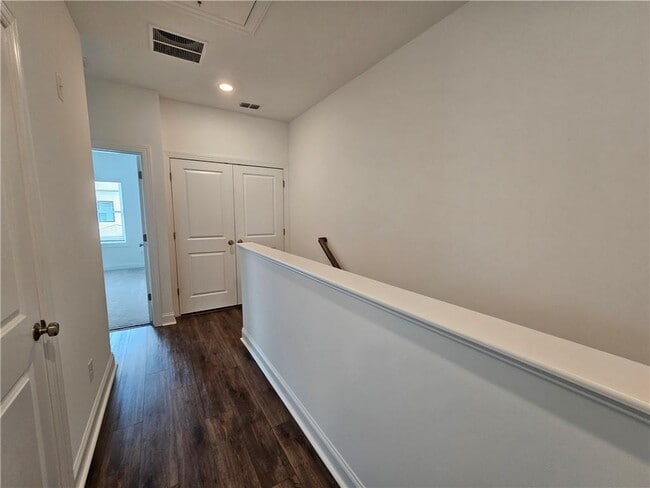 Building Photo - 502 Healy Dr