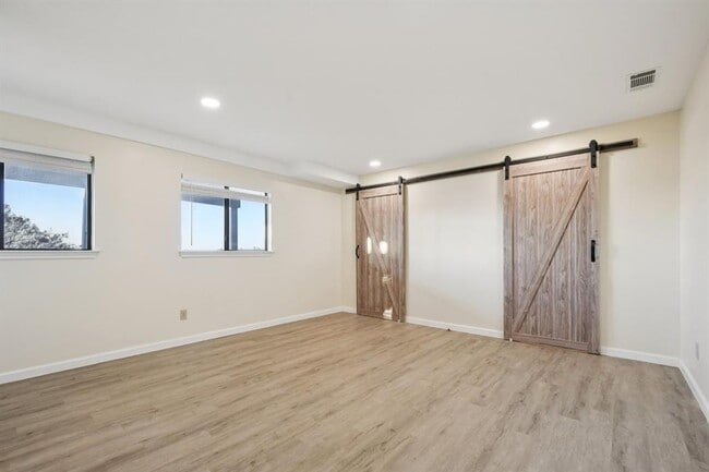 Building Photo - 21009 Fawn Ridge Dr