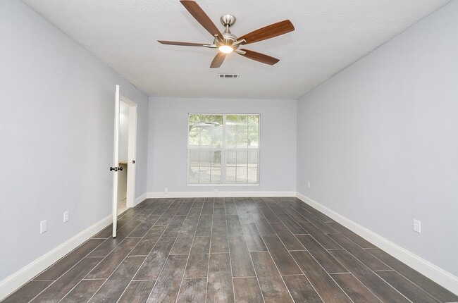 Building Photo - 1606 Crystal Hills Dr