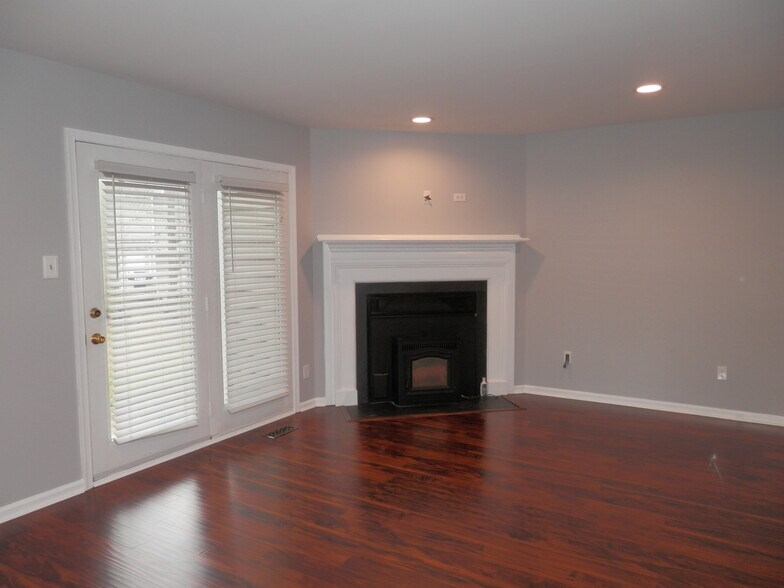 Building Photo - 3201 Bridlewood Dr