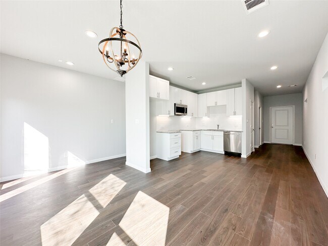 Building Photo - 18813 Luminescent Ln