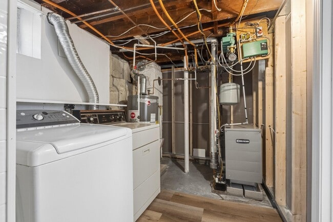 Building Photo - 198 Linden St