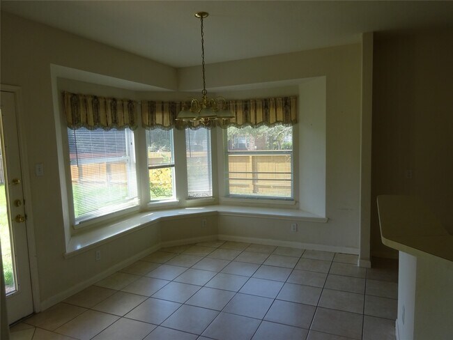 Building Photo - 515 Plantain Ln