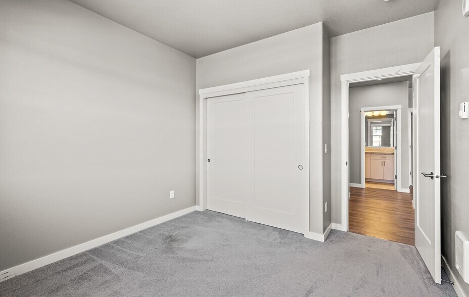 Building Photo - 16323 NW Chadwick Way