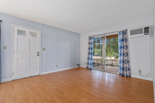 Building Photo - Remodeled 2 Bed / 1.5 Bath at Kihei Villag...