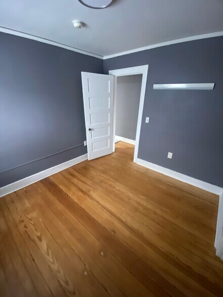 Building Photo - 916 W Lovell St